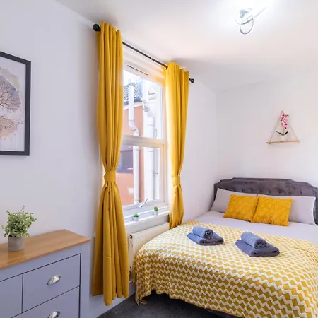 Open Mind Property - Cosy Home - 6 Beds & Parking Portsmouth Exterior photo